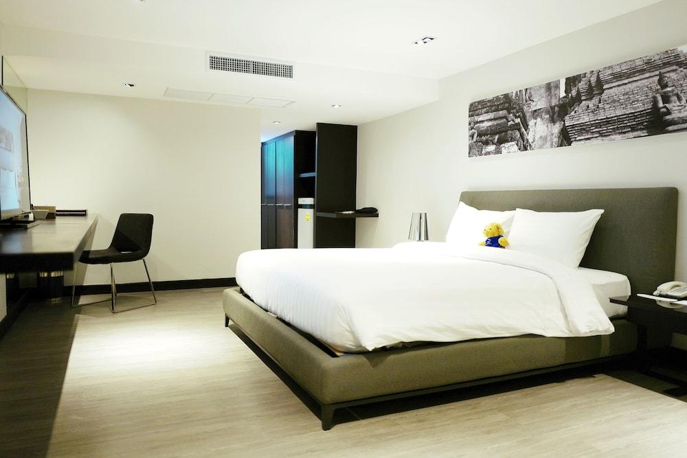 S33 Compact Sukhumvit होटल